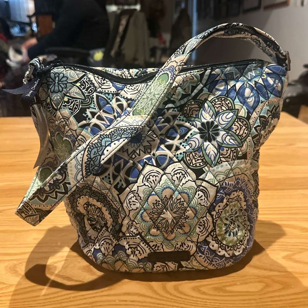 VERA BRADLEY NWT - bucket crossbody - Picture 4 of 9